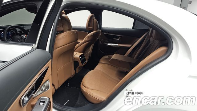 Mercedes-Benz E-Class 2025 — photo 18