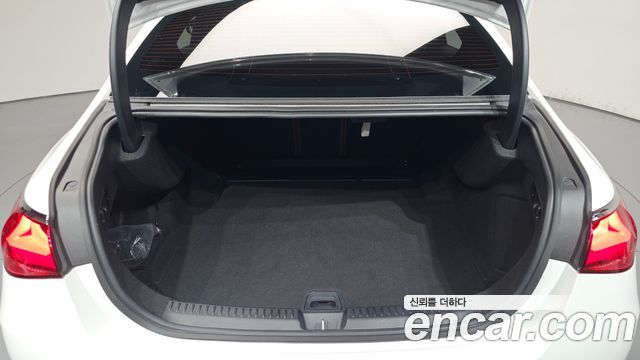 Mercedes-Benz E-Class 2025 — photo 26