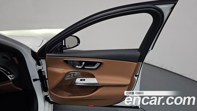 Mercedes-Benz E-Class 2025 — photo 14