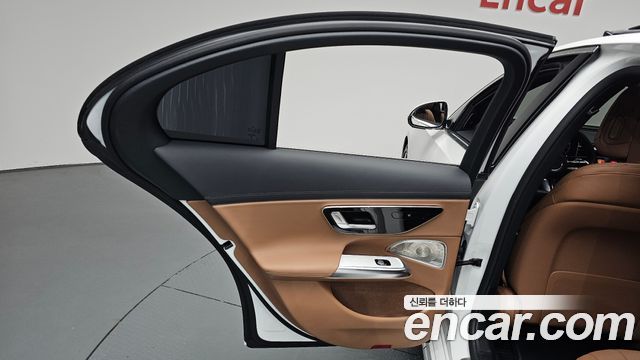 Mercedes-Benz E-Class 2025 — photo 15