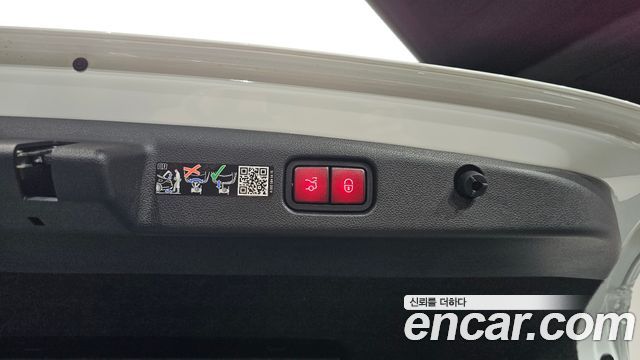 Mercedes-Benz E-Class 2025 — photo 27