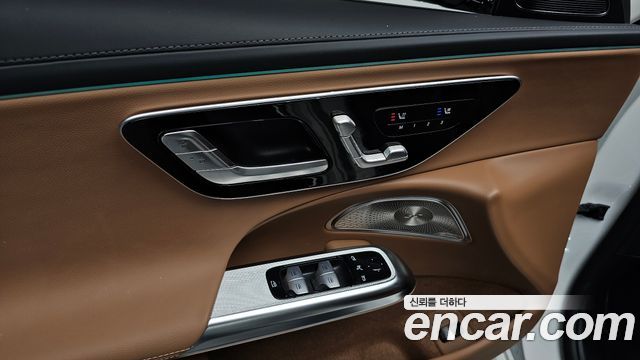 Mercedes-Benz E-Class 2025 — photo 34