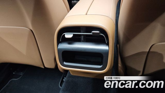 Mercedes-Benz E-Class 2025 — photo 36