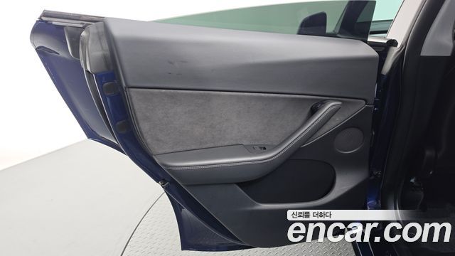Tesla Model Y 2022 — photo 15