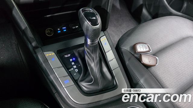 Hyundai AVANTE 2018 — photo 12