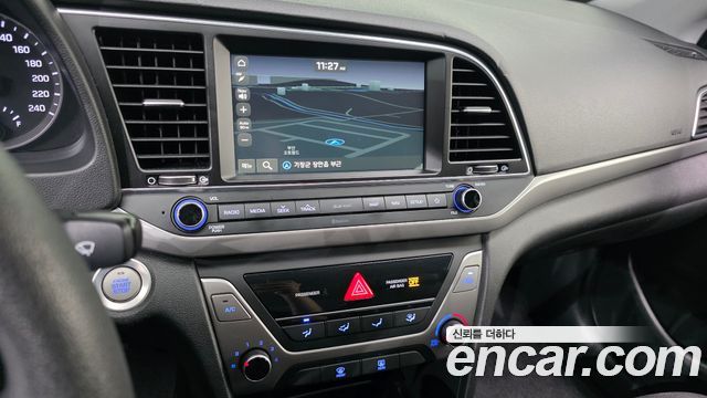 Hyundai AVANTE 2018 — photo 21