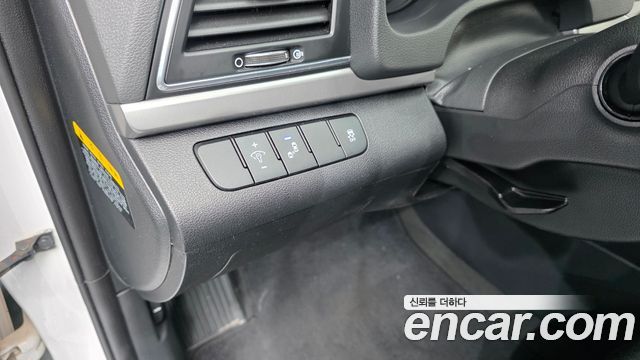 Hyundai AVANTE 2018 — photo 23