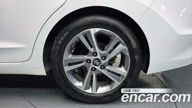 Hyundai AVANTE 2018 — photo 7