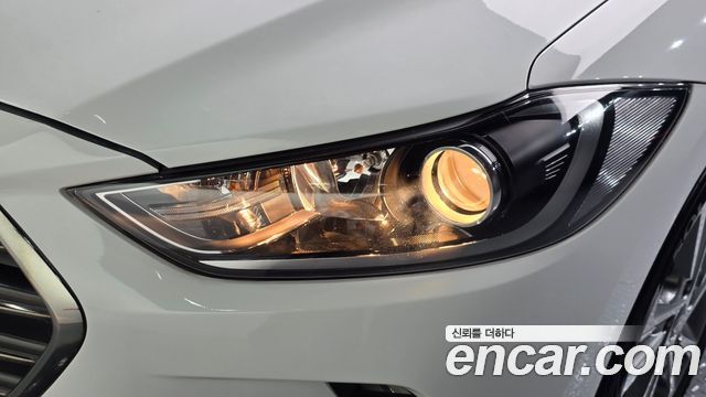 Hyundai AVANTE 2018 — photo 8