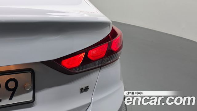 Hyundai AVANTE 2018 — photo 9