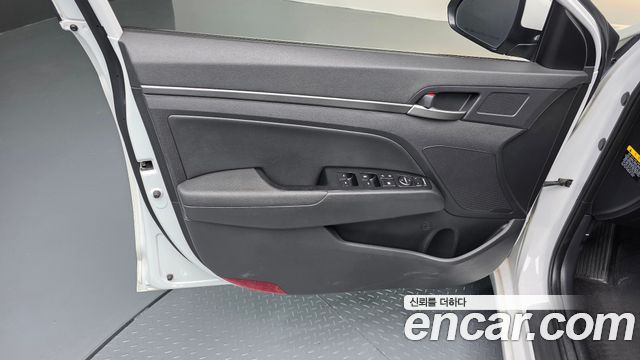 Hyundai AVANTE 2018 — photo 14