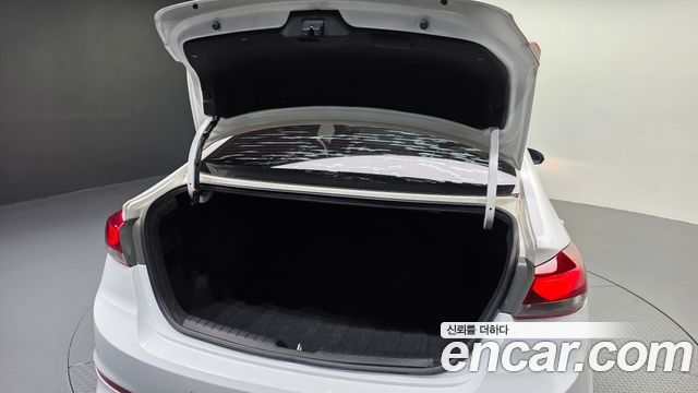 Hyundai AVANTE 2018 — photo 30