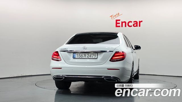 Mercedes-Benz E-Class 2018 — photo 4