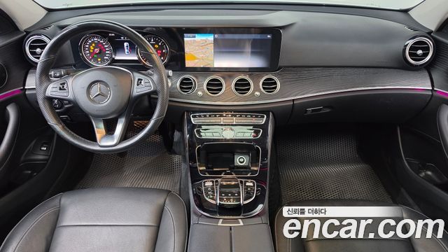 Mercedes-Benz E-Class 2018 — photo 10