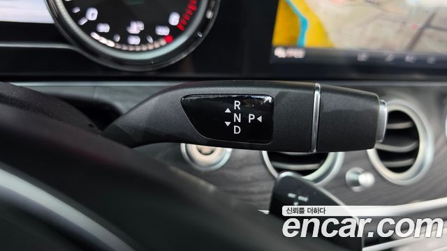 Mercedes-Benz E-Class 2018 — photo 12