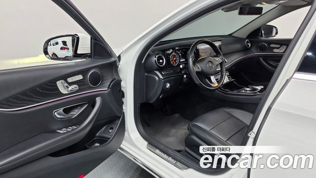 Mercedes-Benz E-Class 2018 — photo 13