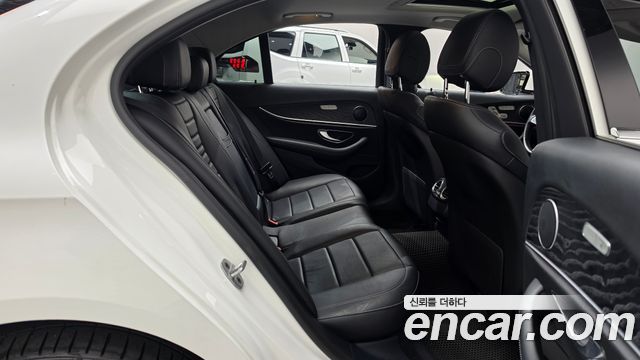 Mercedes-Benz E-Class 2018 — photo 17