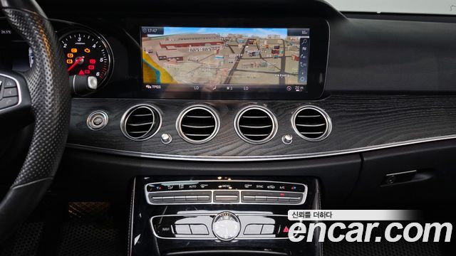 Mercedes-Benz E-Class 2018 — photo 19