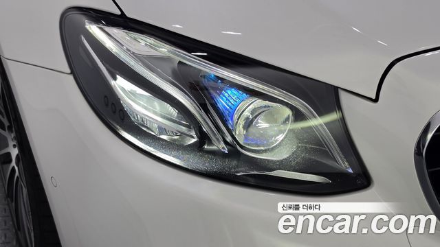 Mercedes-Benz E-Class 2018 — photo 8