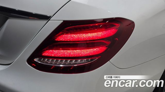 Mercedes-Benz E-Class 2018 — photo 9