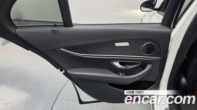 Mercedes-Benz E-Class 2018 — photo 15