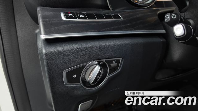 Mercedes-Benz E-Class 2018 — photo 29