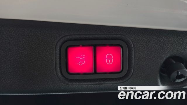 Mercedes-Benz E-Class 2018 — photo 32