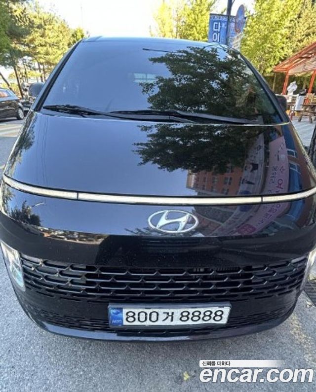 Hyundai Staria 2023 — photo 1