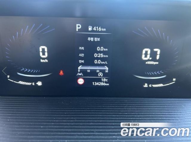 Hyundai Staria 2023 — photo 3
