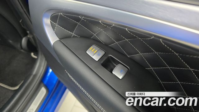 Genesis G70 2018 — photo 28