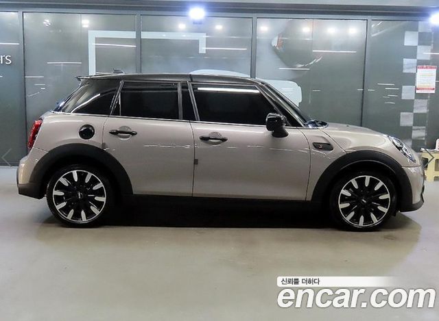 Mini Cooper 2023 — photo 3
