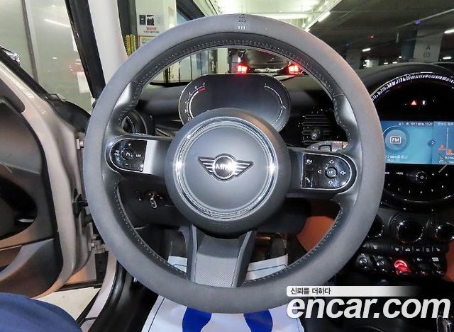 Mini Cooper 2023 — photo 8