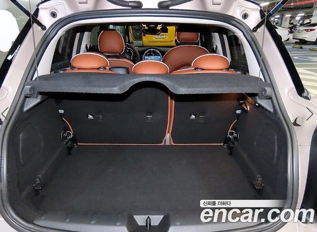 Mini Cooper 2023 — photo 18