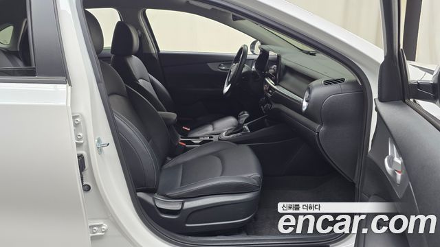 Kia K3 2022 — photo 16