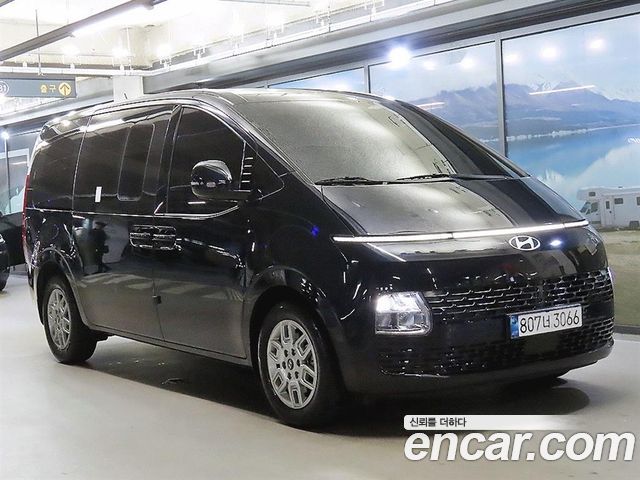 Hyundai Staria 2025 — photo 1