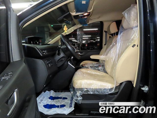 Hyundai Staria 2025 — photo 6
