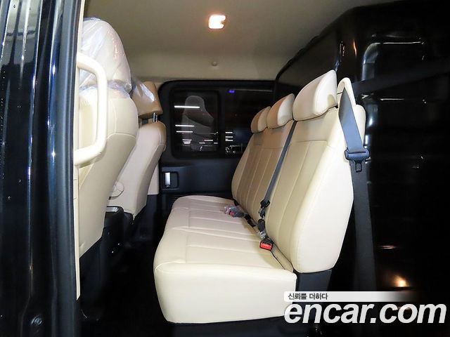Hyundai Staria 2025 — photo 7