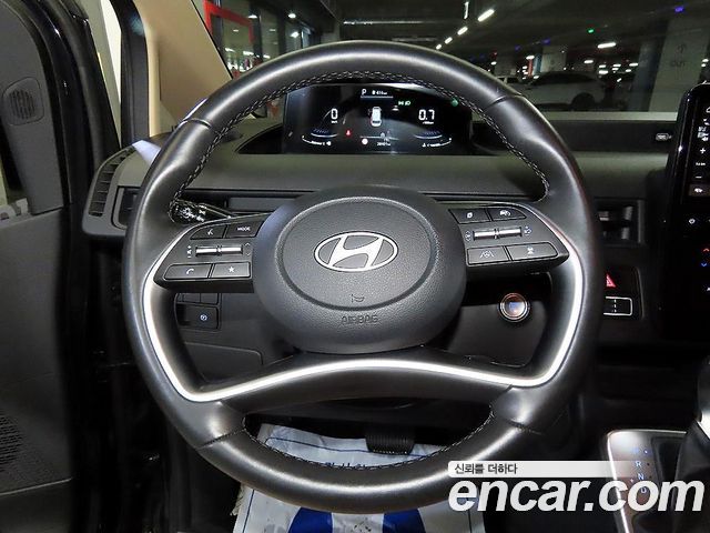 Hyundai Staria 2025 — photo 8