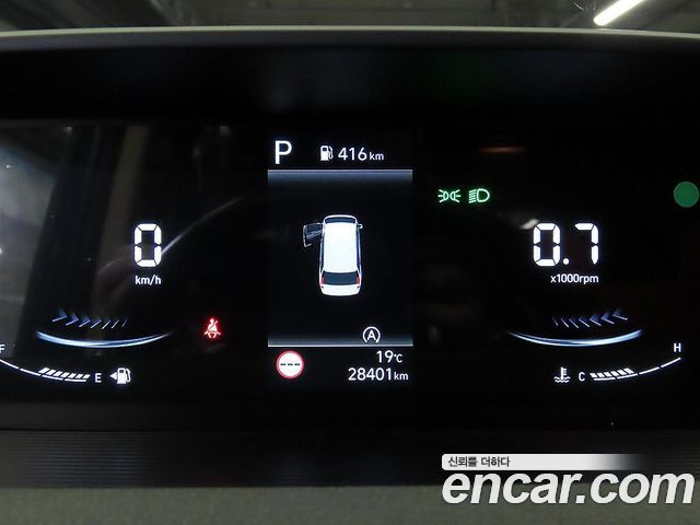 Hyundai Staria 2025 — photo 9
