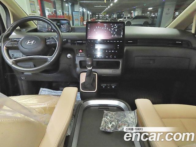 Hyundai Staria 2025 — photo 10