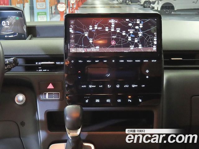 Hyundai Staria 2025 — photo 11