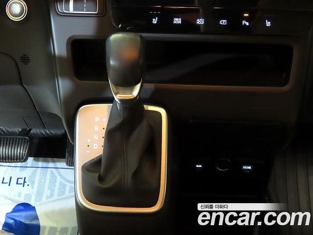 Hyundai Staria 2025 — photo 12