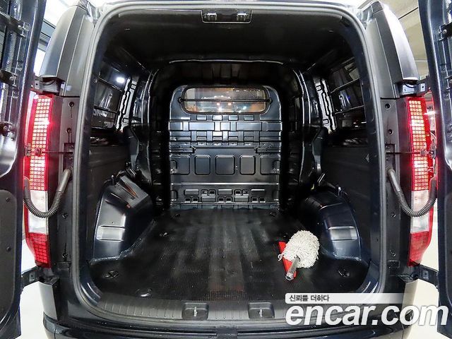 Hyundai Staria 2025 — photo 18