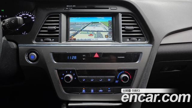Hyundai Sonata 2015 — photo 19