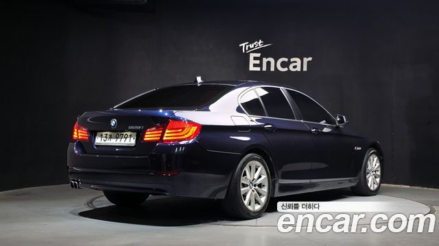 BMW 5-Series 2011 — photo 2