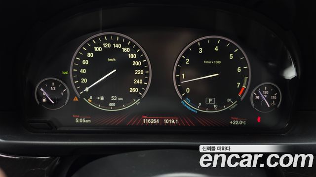 BMW 5-Series 2011 — photo 8