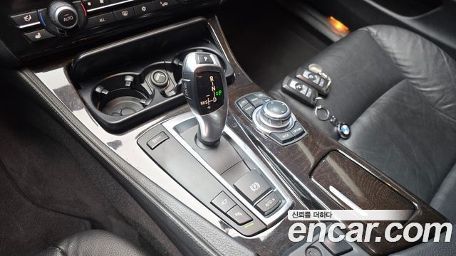 BMW 5-Series 2011 — photo 9