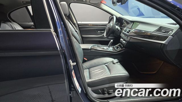 BMW 5-Series 2011 — photo 11