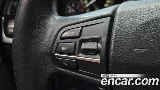 BMW 5-Series 2011 — photo 17