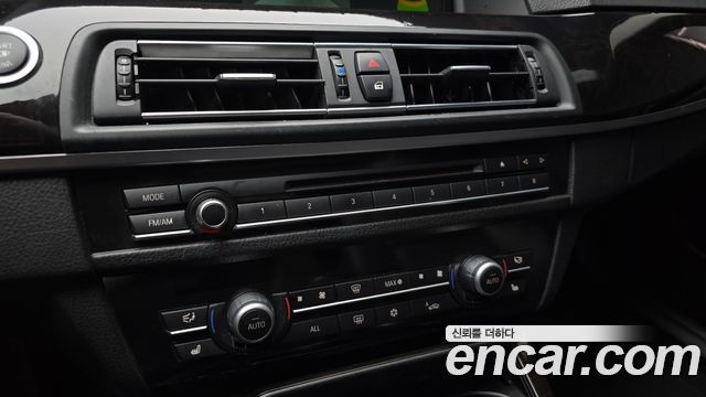 BMW 5-Series 2011 — photo 18